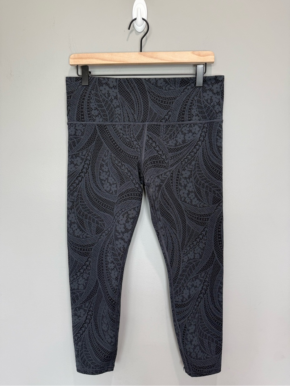 Athleta Elation Textured 7/8 Leggings Gray Print High Rise Size‎ Large
